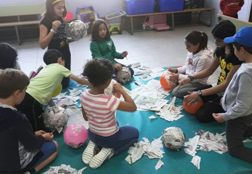 Unha vintena de nenos e nenas participa na primeira edición dos obradoiros do Lousame Concilia de Semana Santa